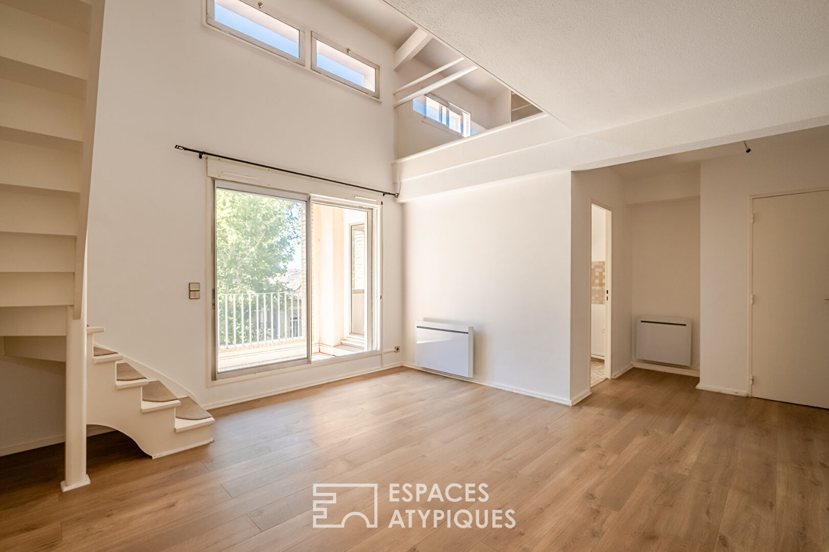 Top-floor apartment in downtown Narbonne