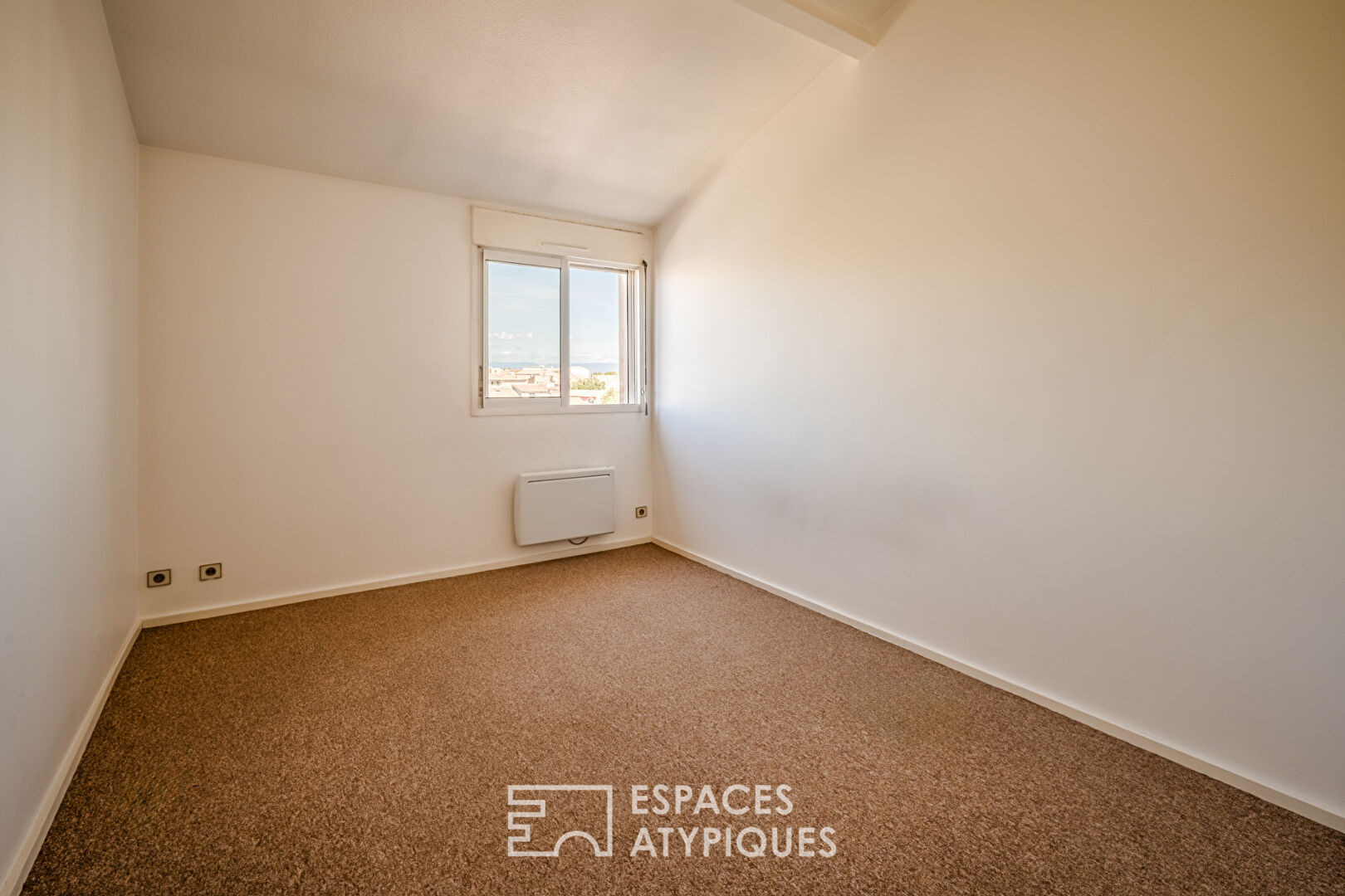 Top-floor apartment in downtown Narbonne