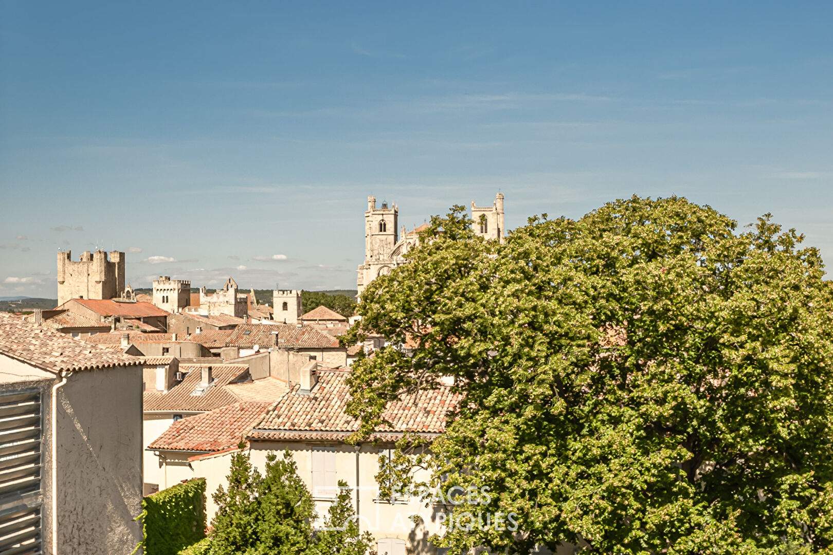 Top-floor apartment in downtown Narbonne