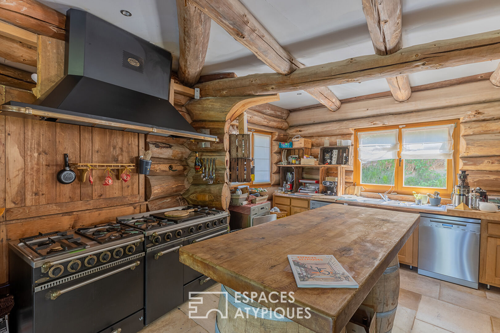 Canadian chalet in the middle of the forest