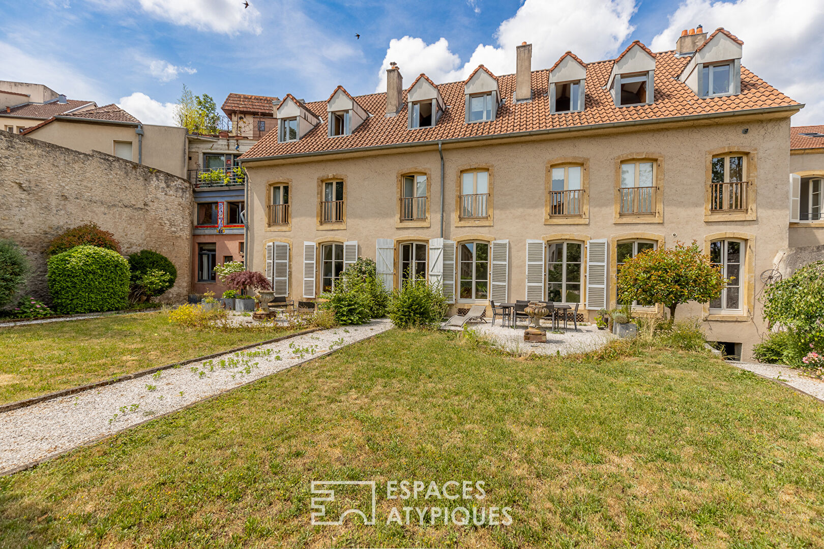 Duplex sous les toits en coeur de la ville