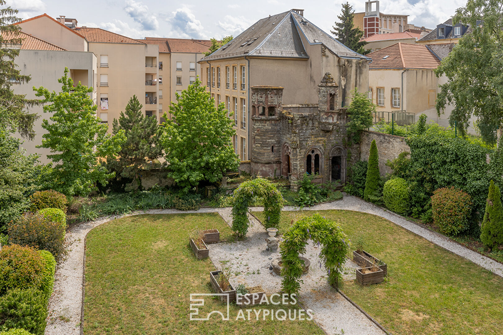 Duplex sous les toits en coeur de la ville