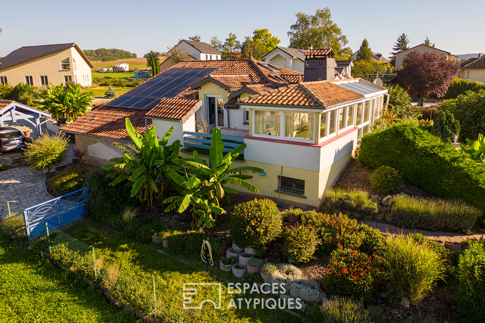 Etonnante « ferme landaise » et son jardin luxuriant