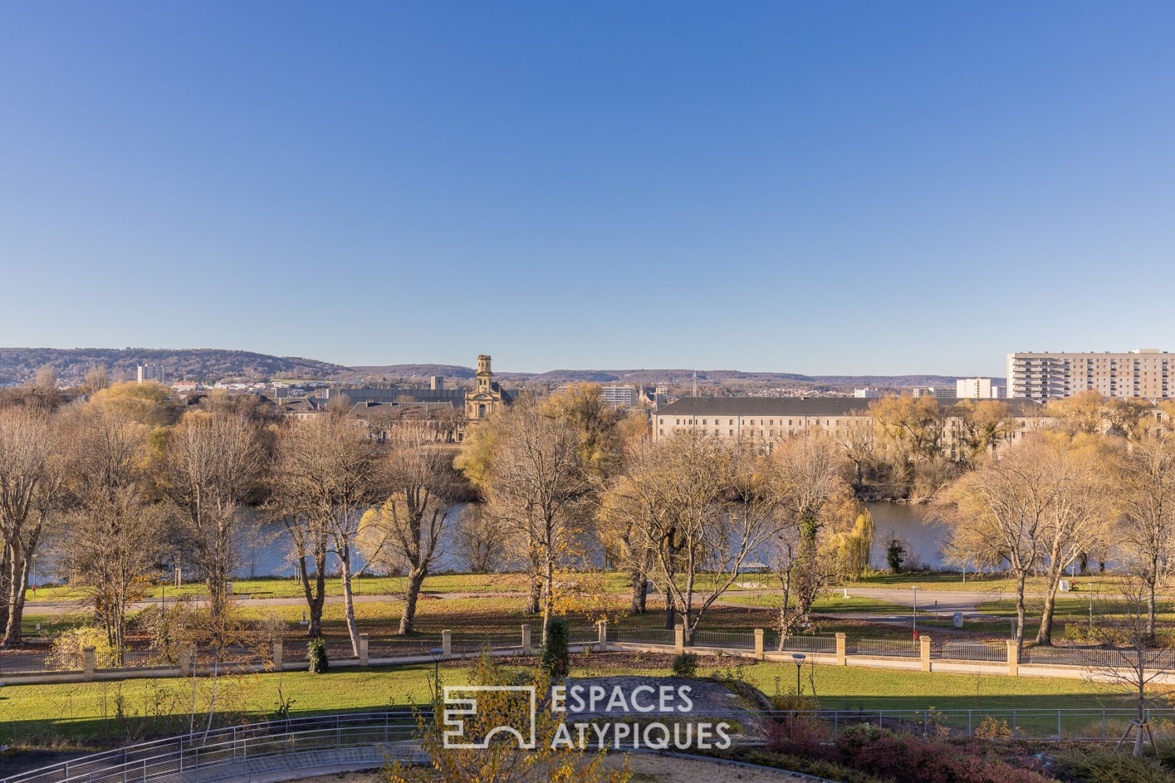Top floor flat in the city centre