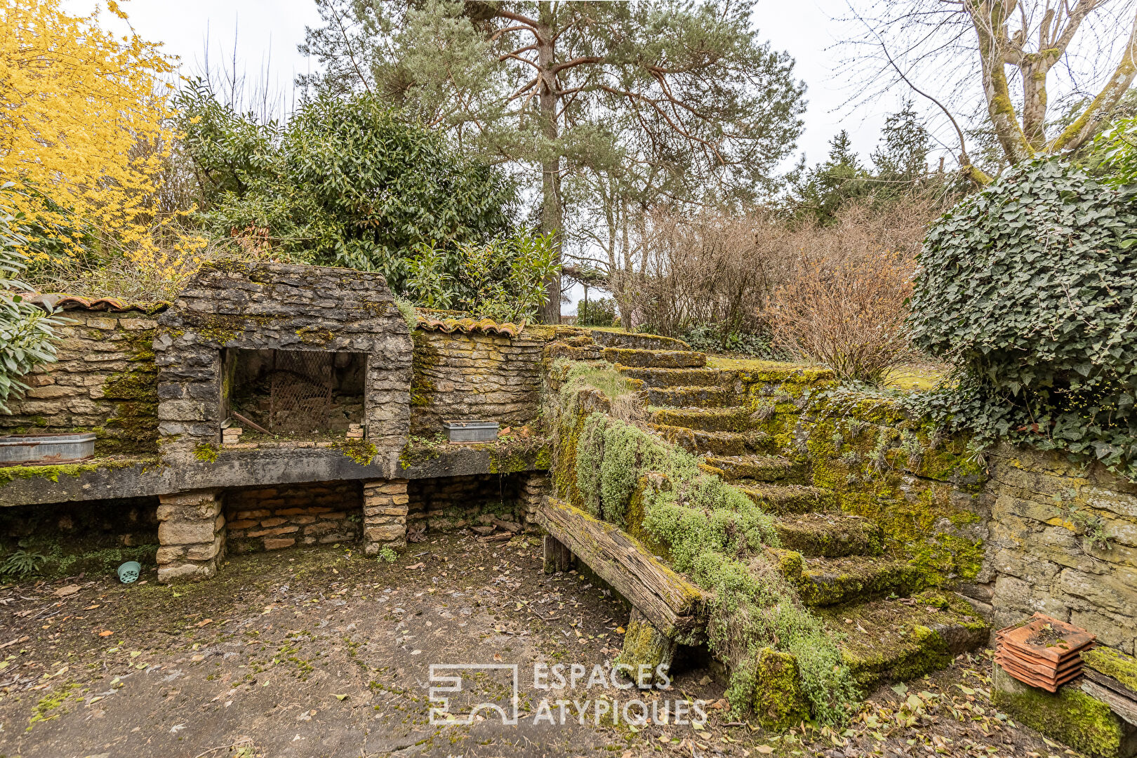 Farmhouse to be reinvented in its green setting