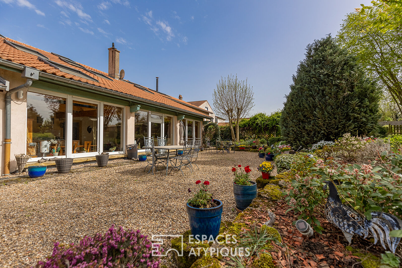 Renovated farmhouse in a green setting