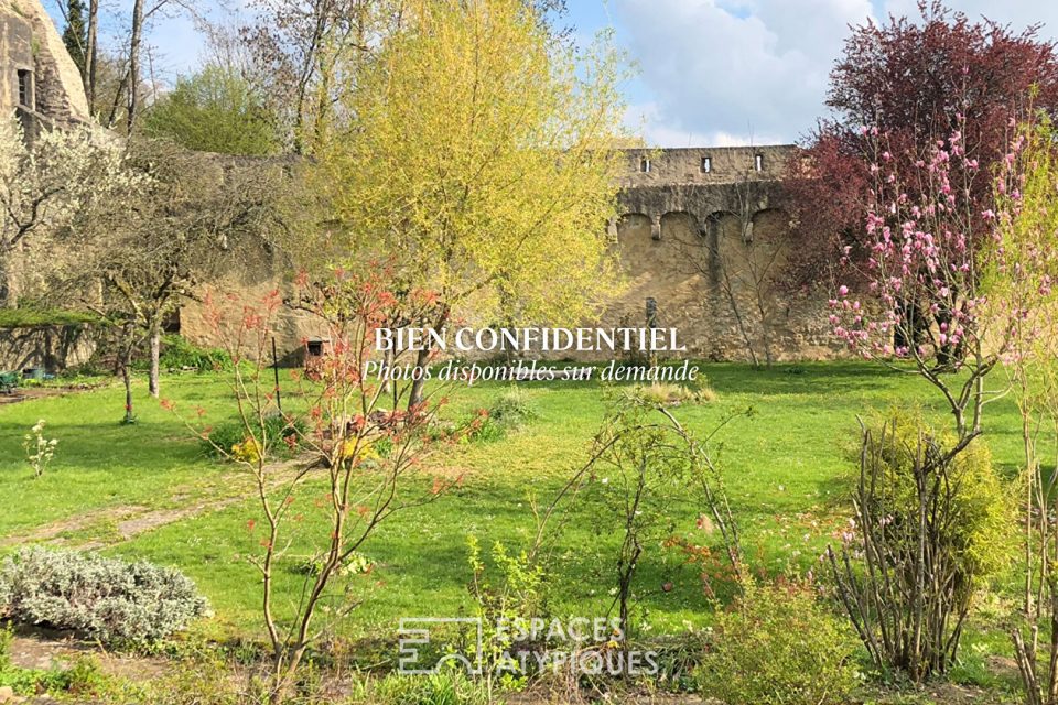 Ancienne maison de métayer au pied du château