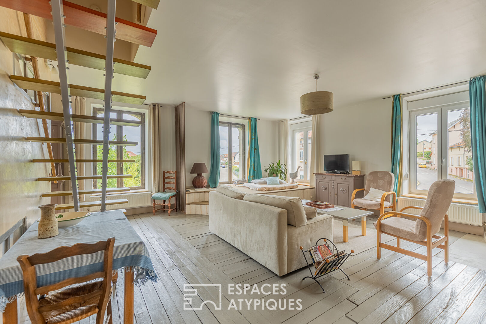 Renovated former hotel with gîtes a stone’s throw from the Pierre-Percée lake
