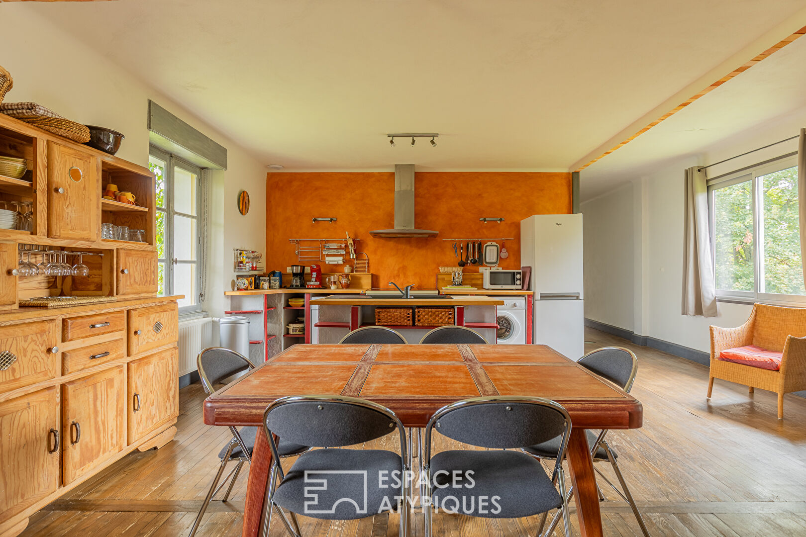 Renovated former hotel with gîtes a stone’s throw from the Pierre-Percée lake