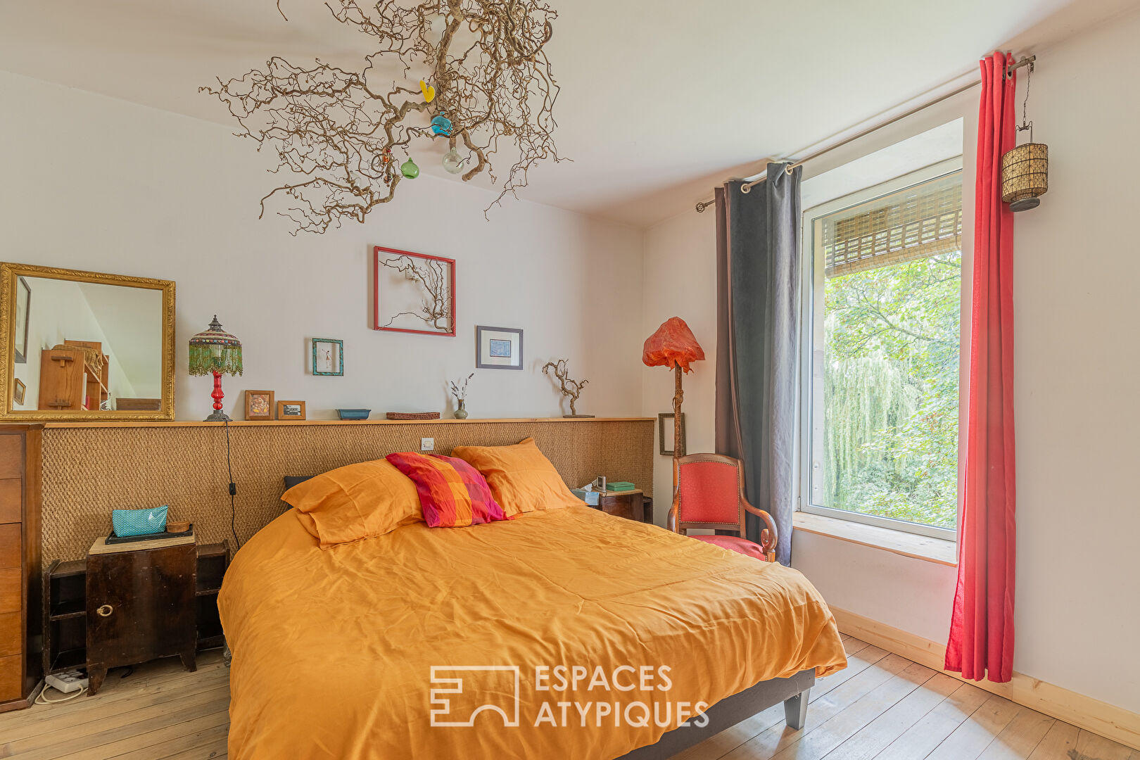Renovated former hotel with gîtes a stone’s throw from the Pierre-Percée lake