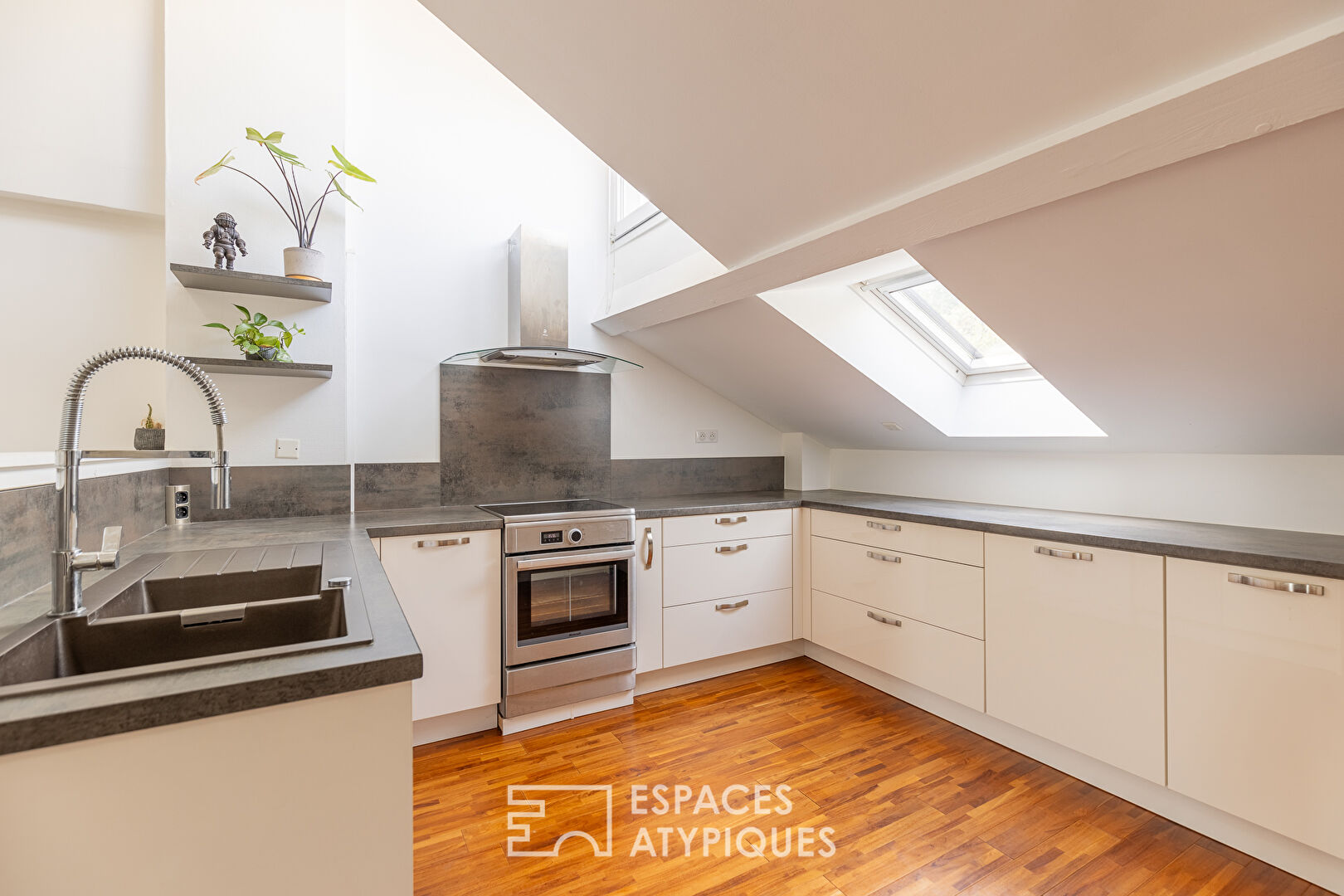 Elegant renovated duplex apartment on the top floor