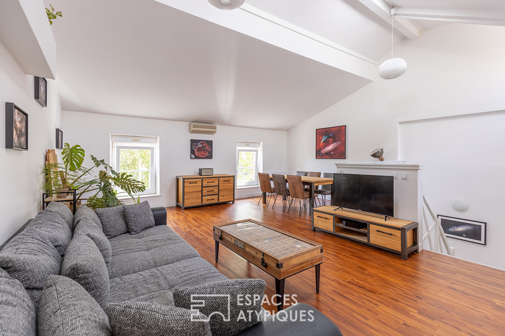 Elegant renovated duplex apartment on the top floor