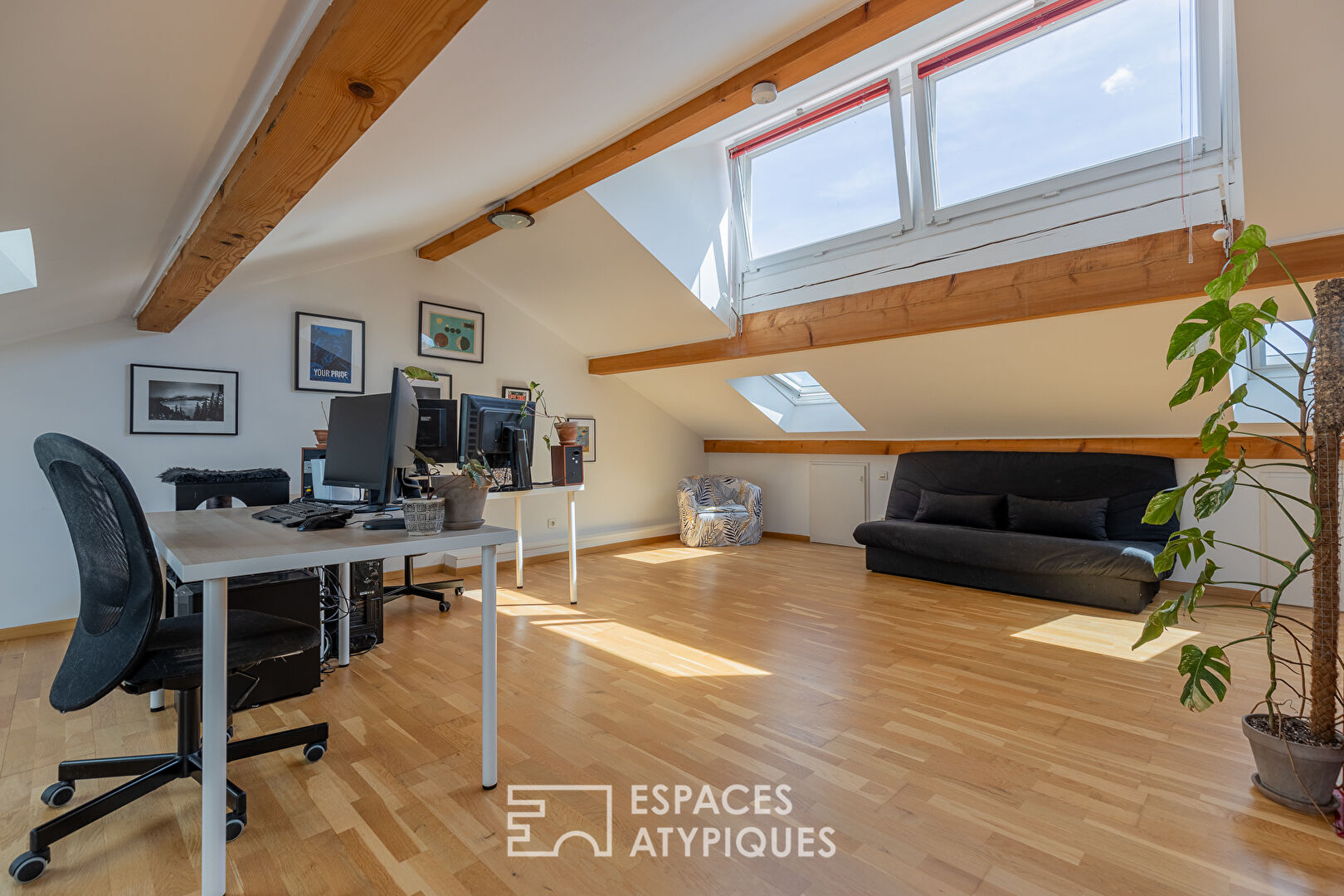 Elegant renovated duplex apartment on the top floor