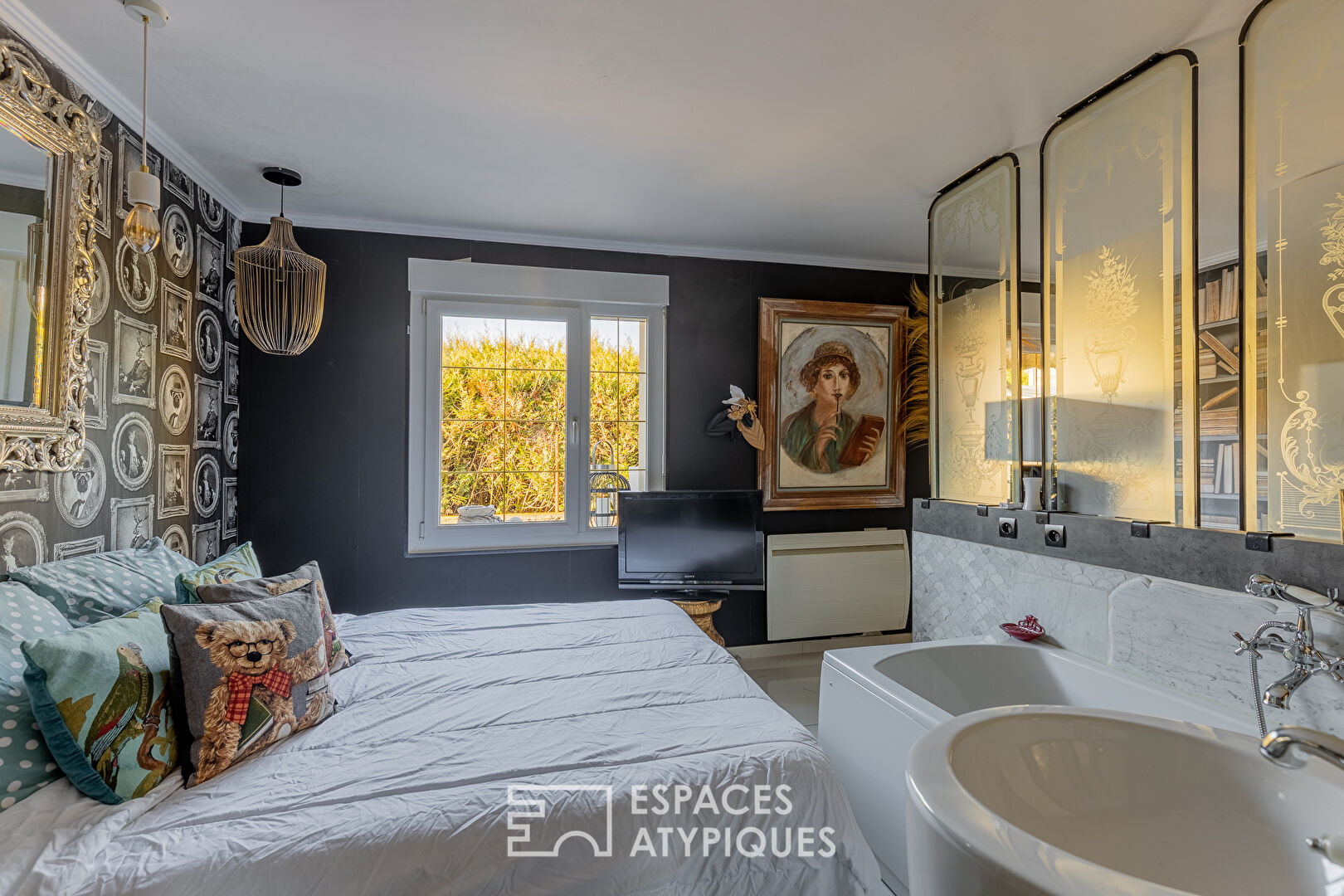 Property consisting of a house and an independent studio