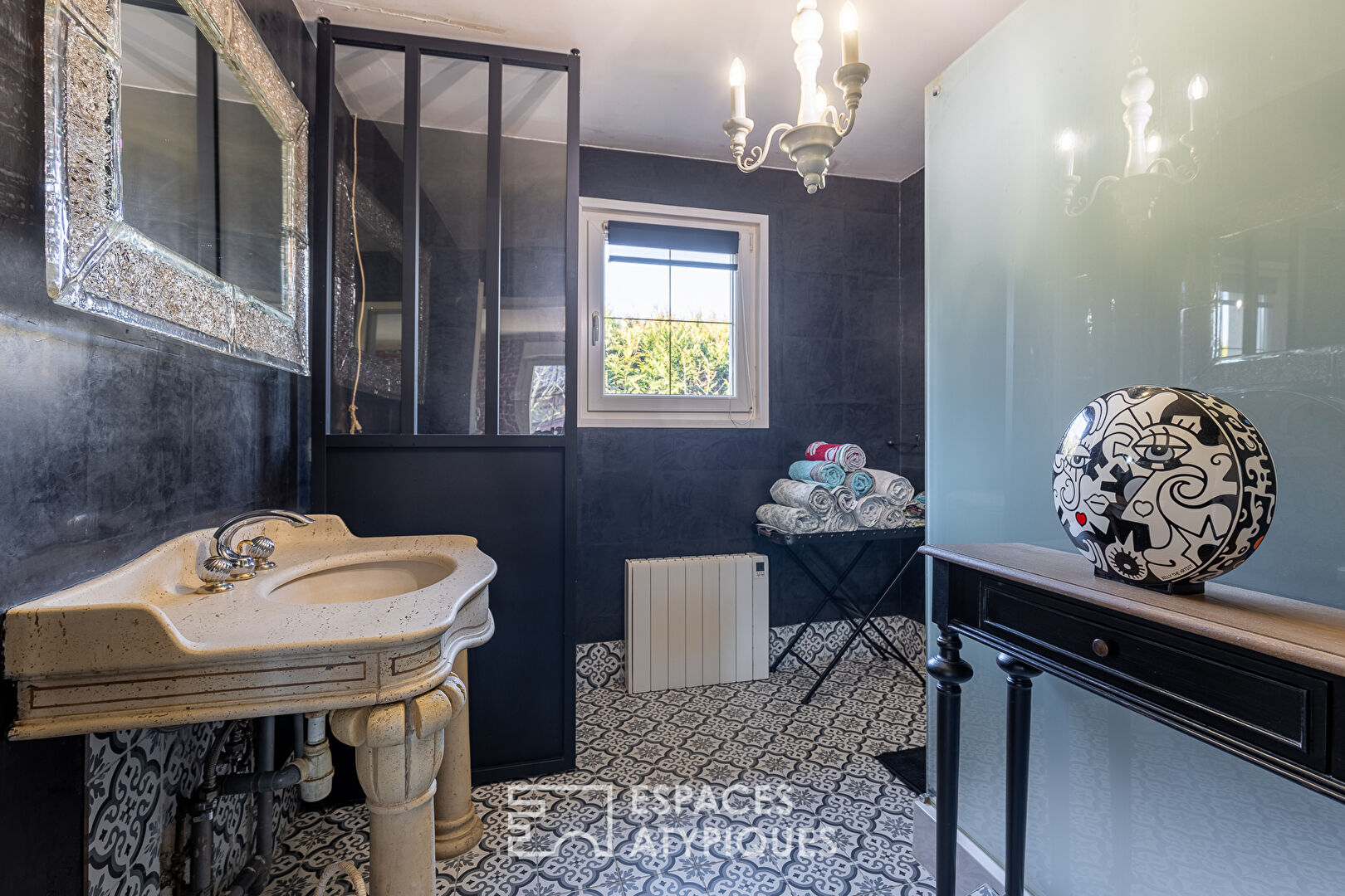 Property consisting of a house and an independent studio