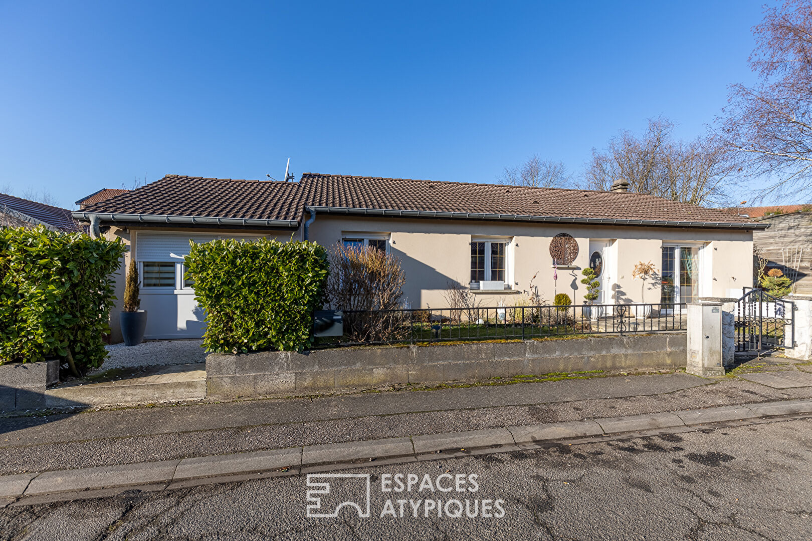 Property consisting of a house and an independent studio