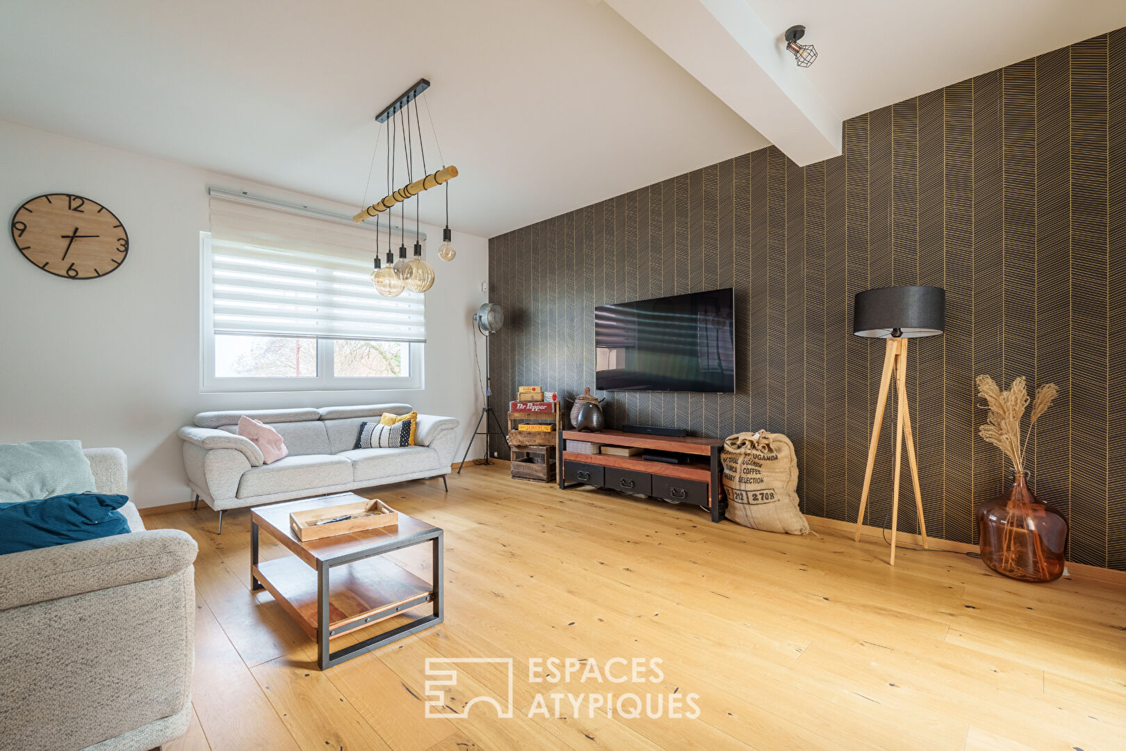 Maison d’architecte et son jardin en bordure de forêt