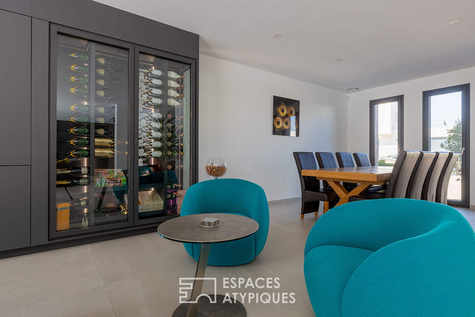Prestigious contemporary villa with swimming pool on the golf course