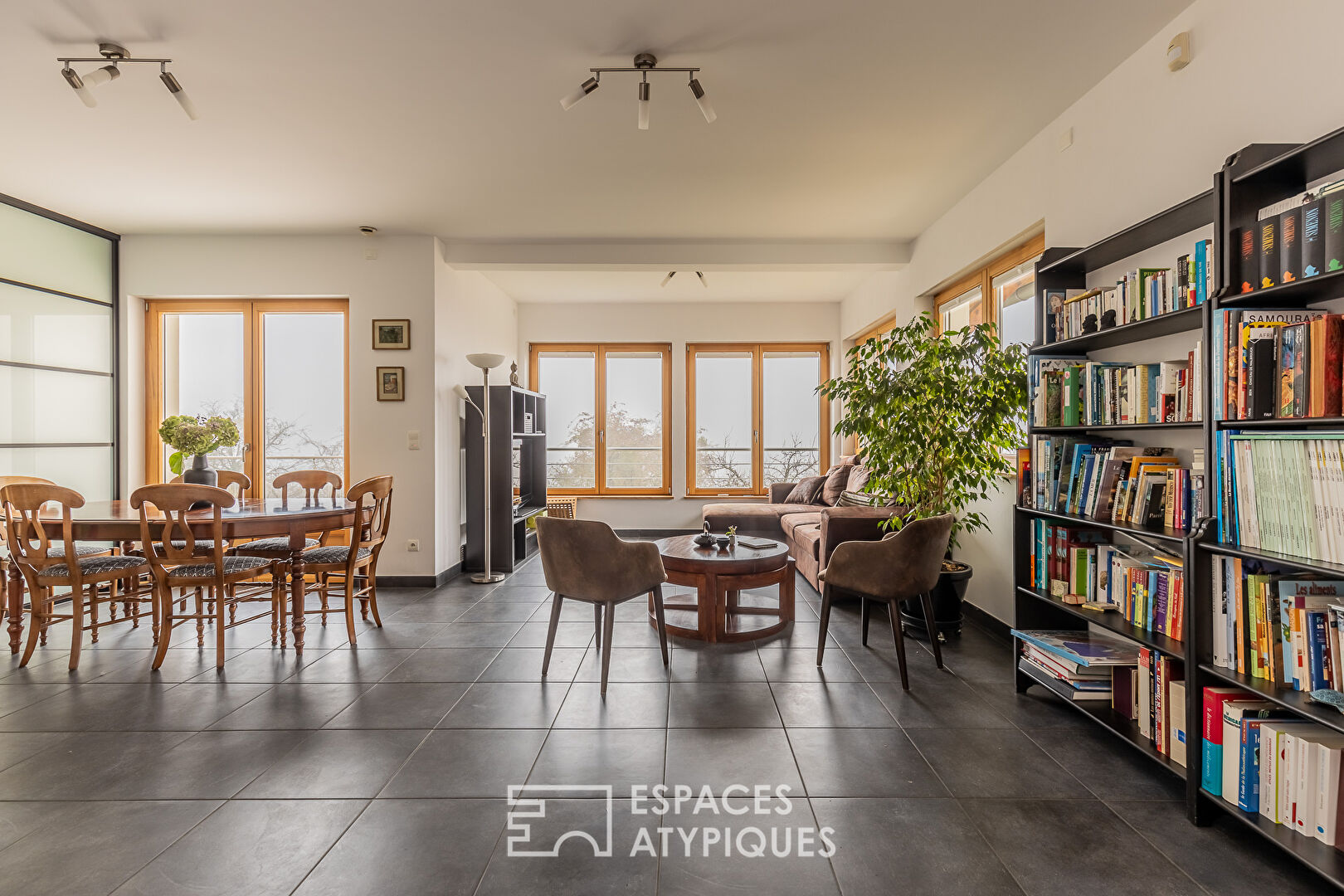 Maison contemporaine avec vue imprenable sur la nature