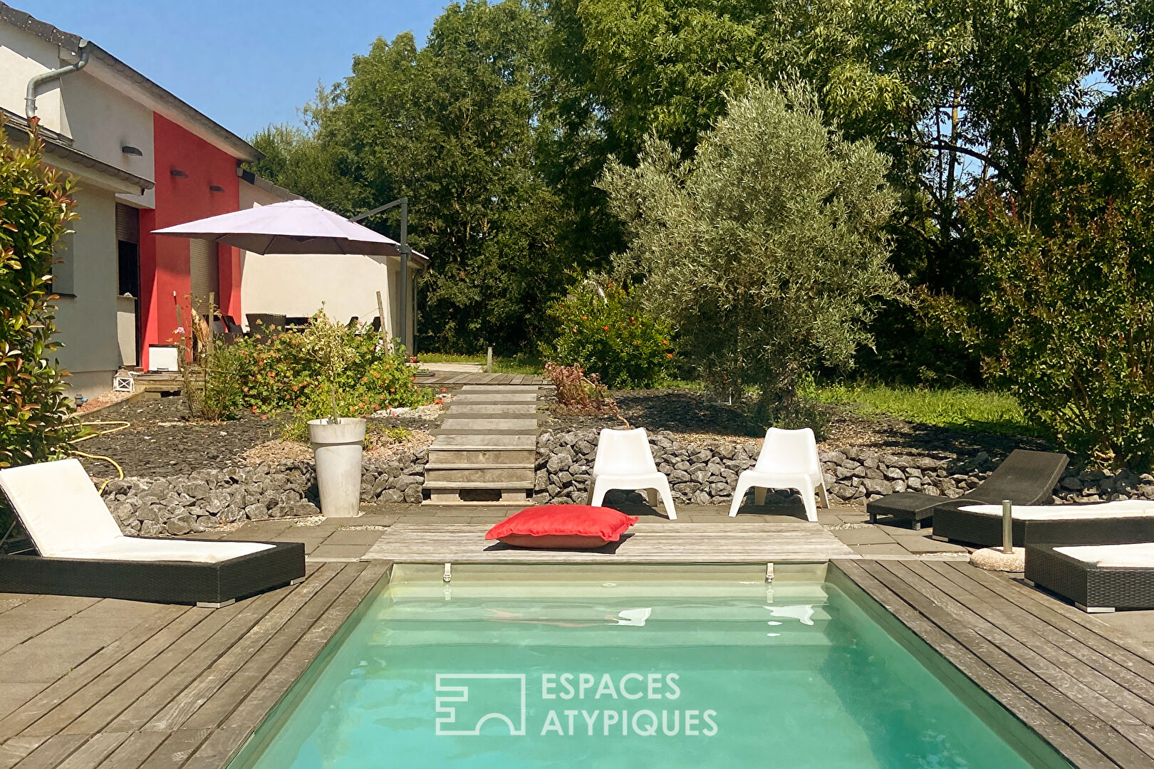 Maison contemporaine avec piscine au calme de la campagne