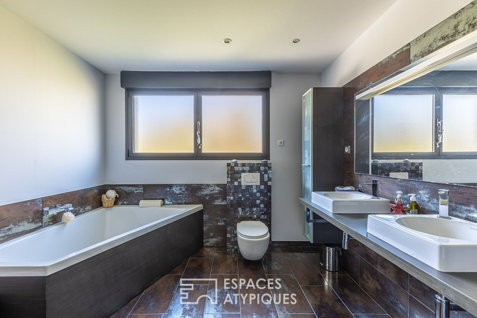Maison contemporaine avec piscine au calme de la campagne
