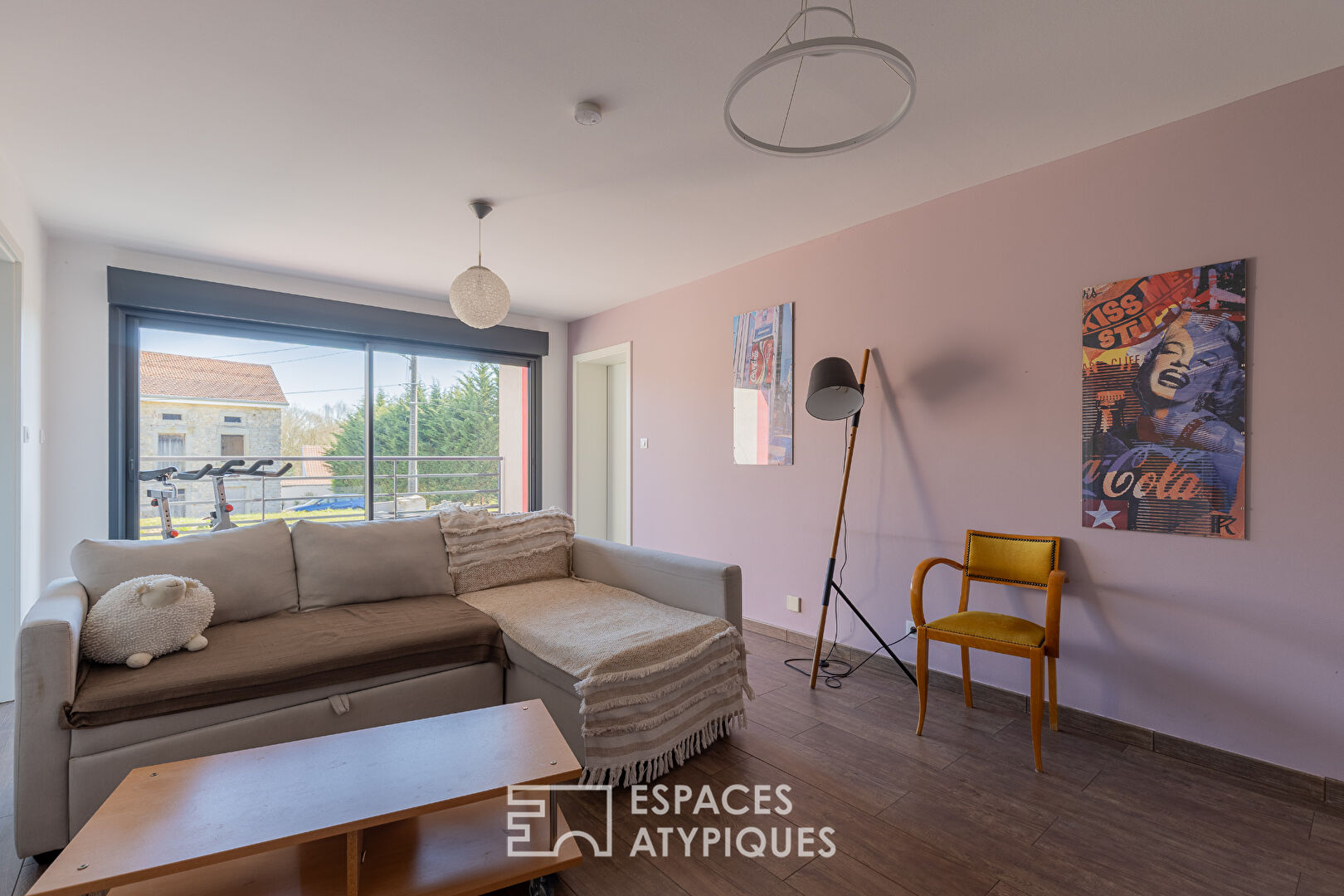 Maison contemporaine avec piscine au calme de la campagne