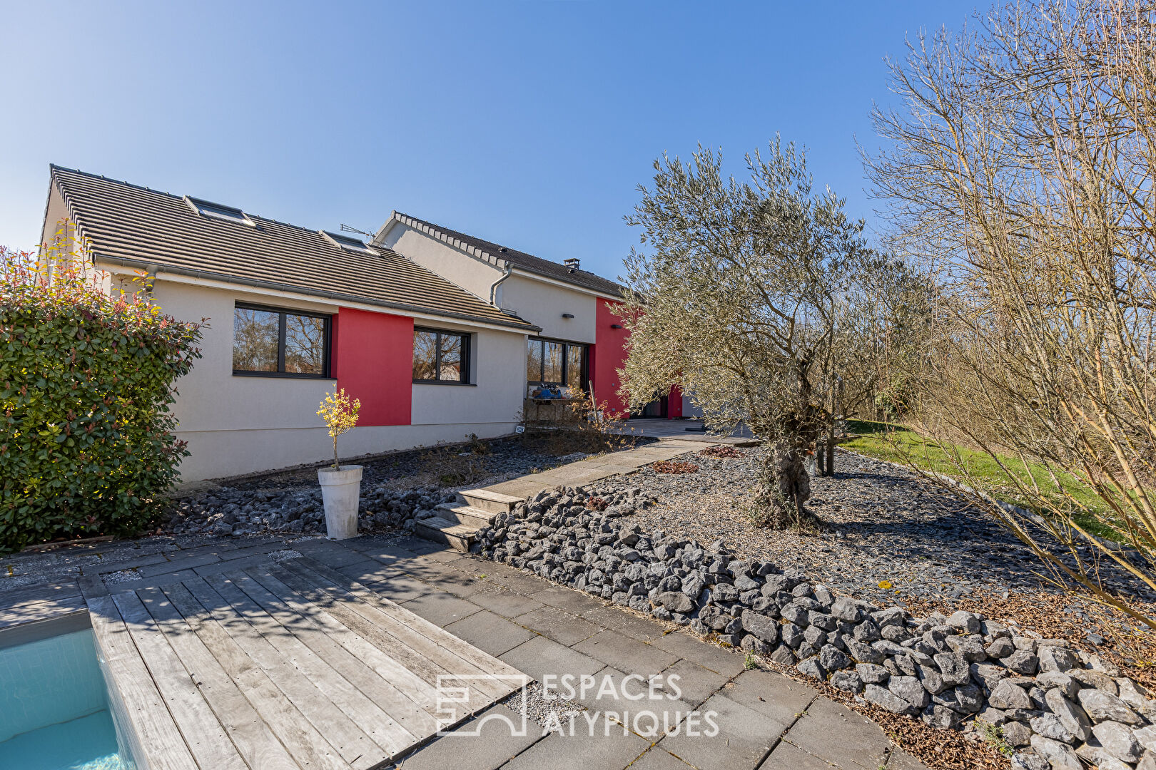 Maison contemporaine avec piscine au calme de la campagne