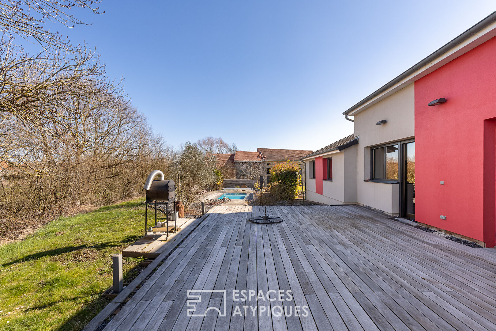 Maison contemporaine avec piscine au calme de la campagne
