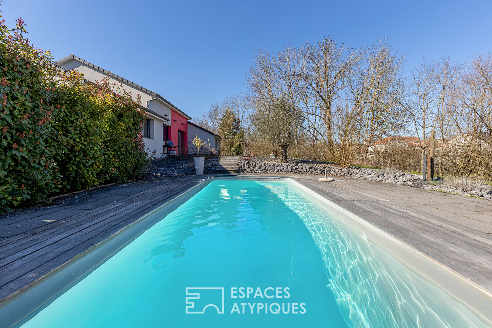 Maison contemporaine avec piscine au calme de la campagne