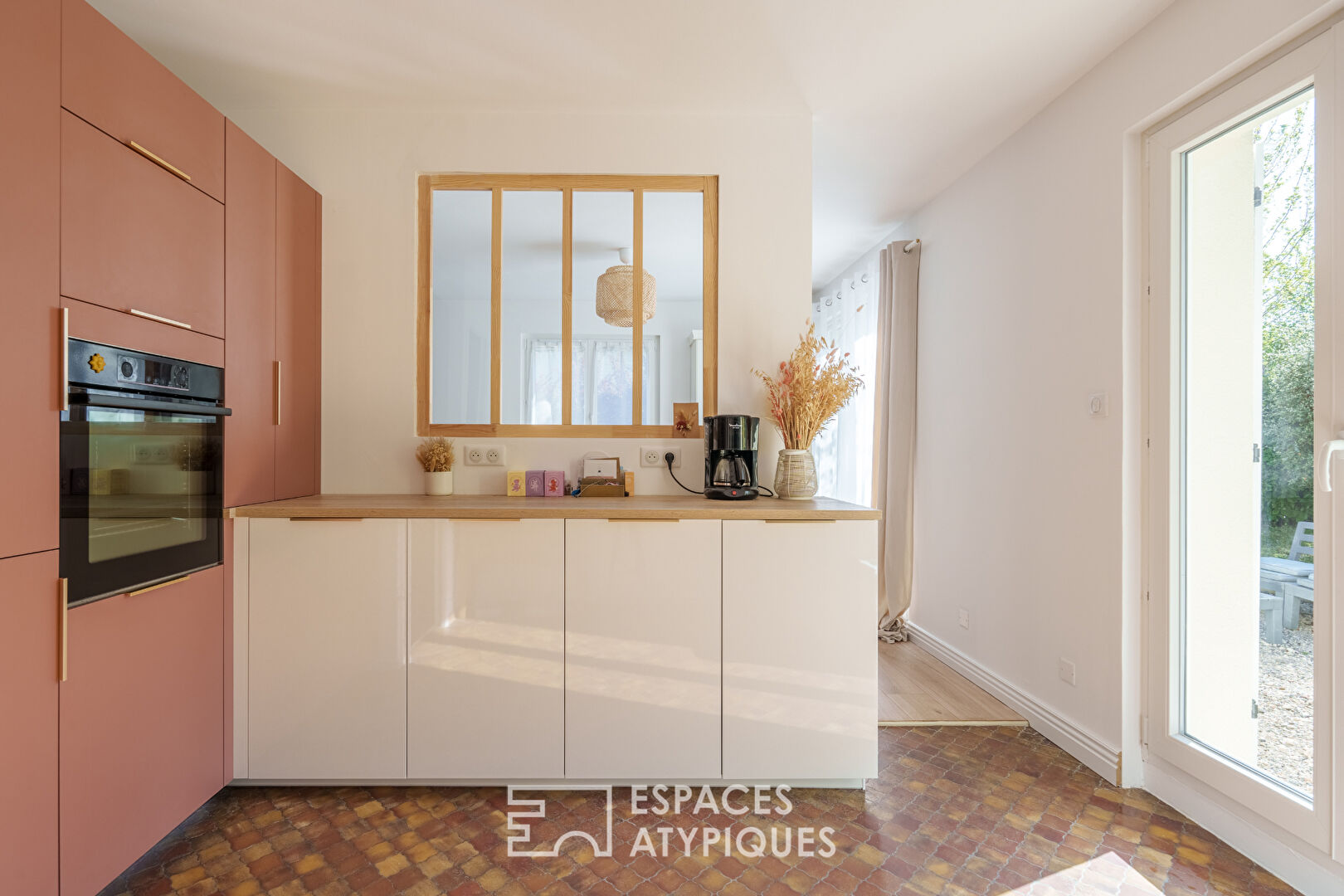 Maison rénovée et son jardin verdoyant