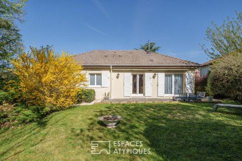 Maison rénovée et son jardin verdoyant