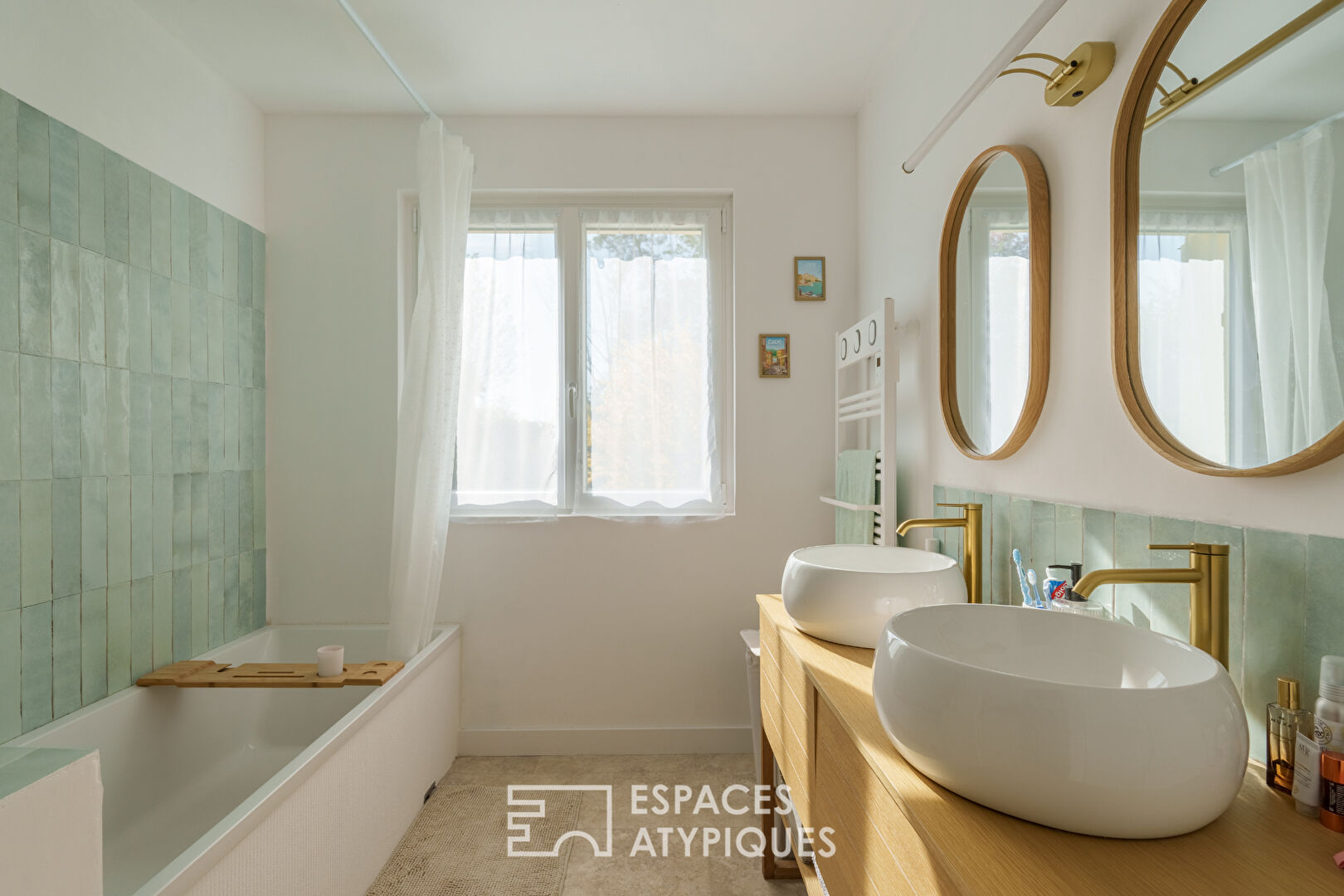 Maison rénovée et son jardin verdoyant