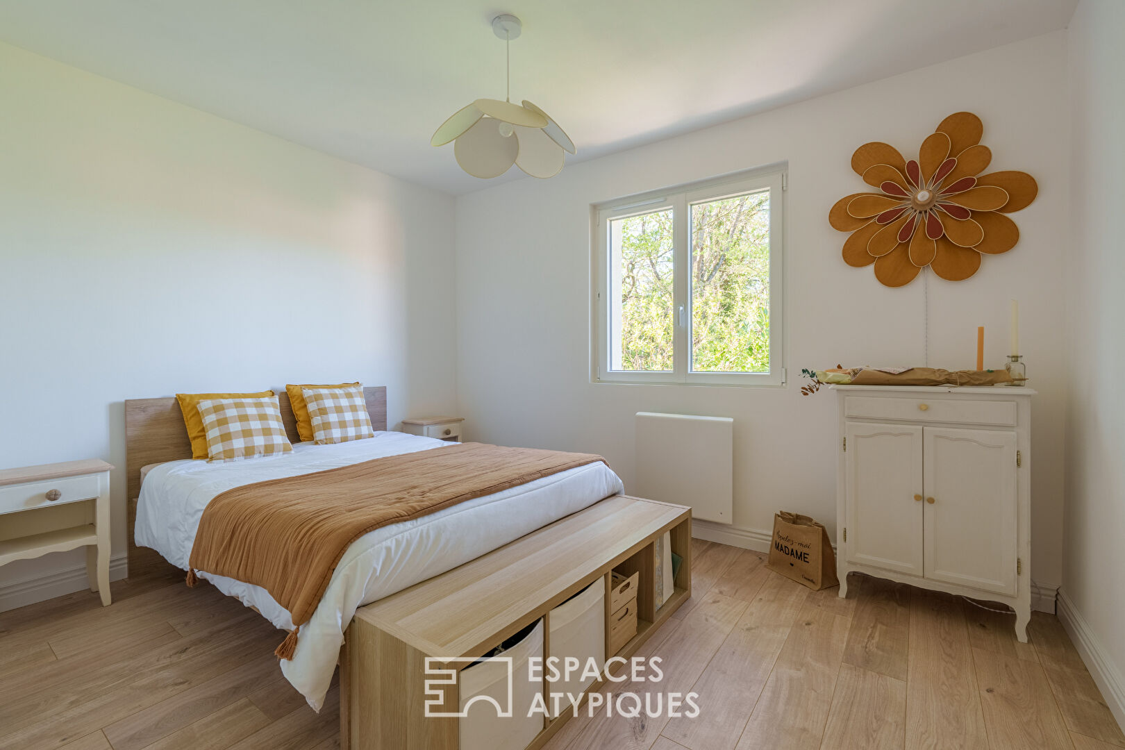 Maison rénovée et son jardin verdoyant