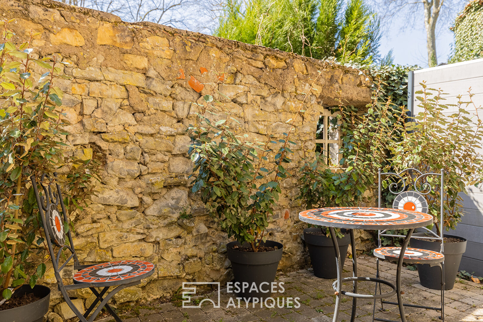 Character flat and garden in a medieval castle
