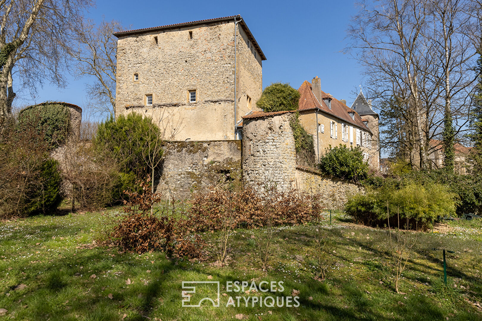 Character flat and garden in a medieval castle