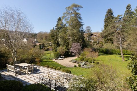 Maison d’architecte et son écrin de verdure paysager