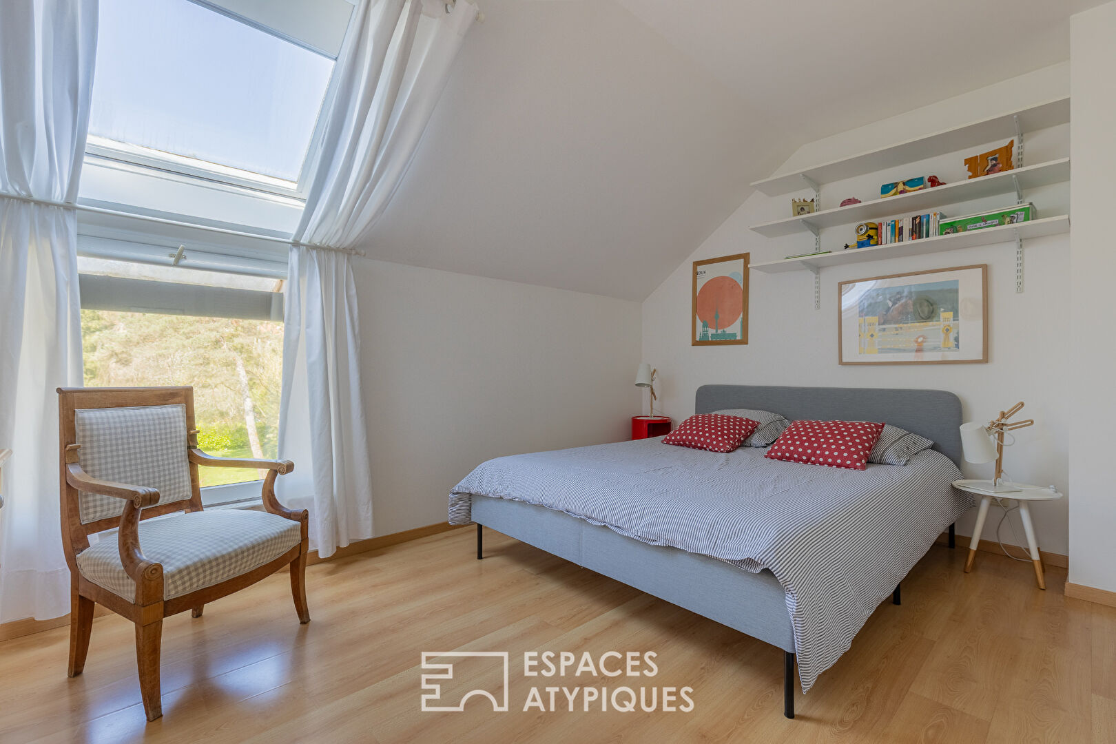 Maison d’architecte et son écrin de verdure paysager