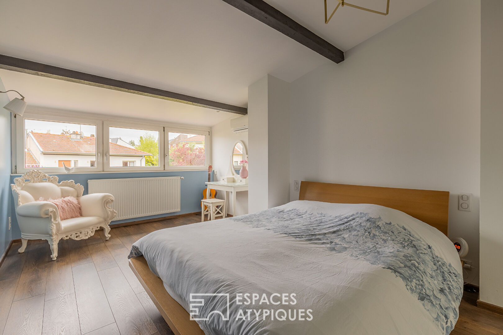 Maison familiale rénovée avec terrasse et jardin