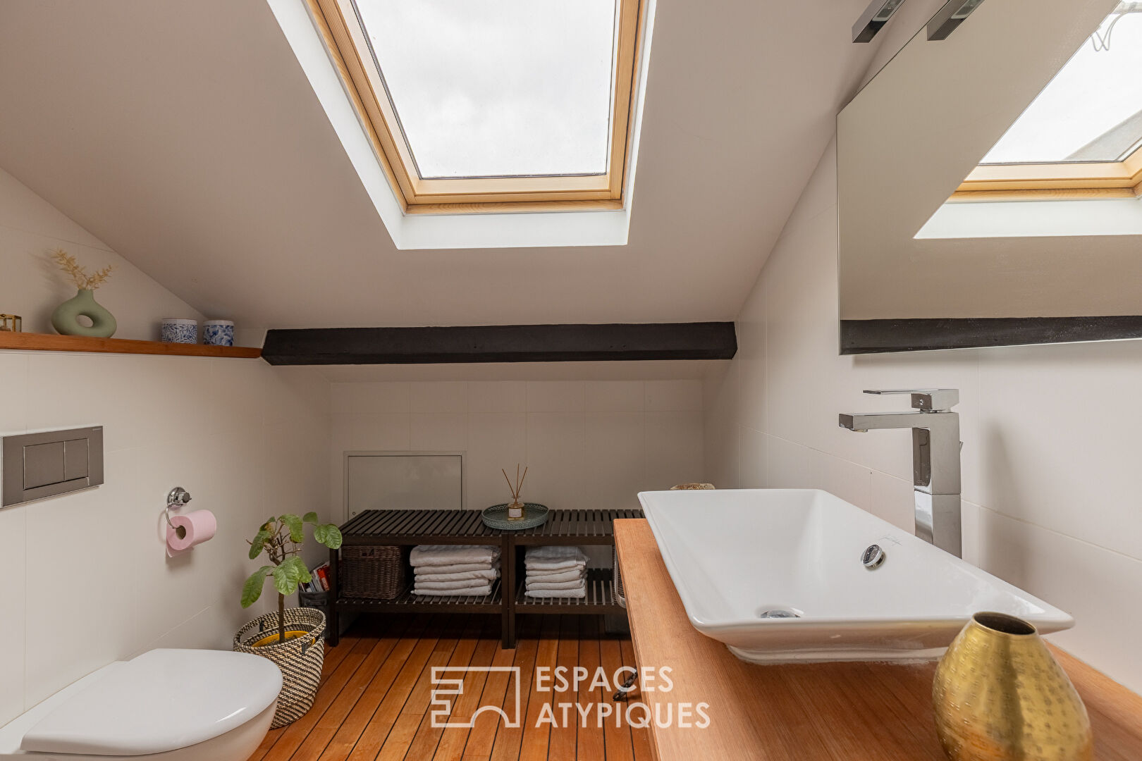 Maison familiale rénovée avec terrasse et jardin