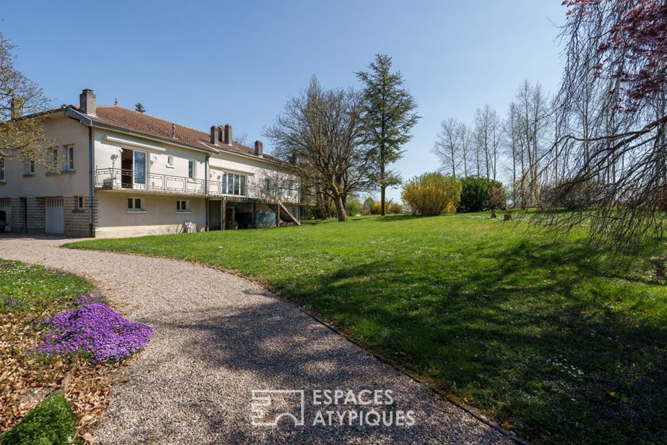 Maison d'architecte et son parc avec étang