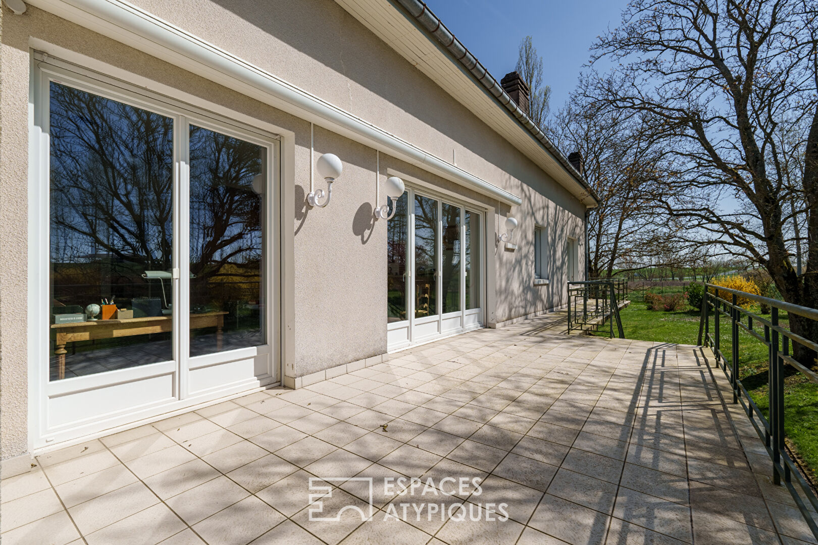 Maison d’architecte et son parc avec étang