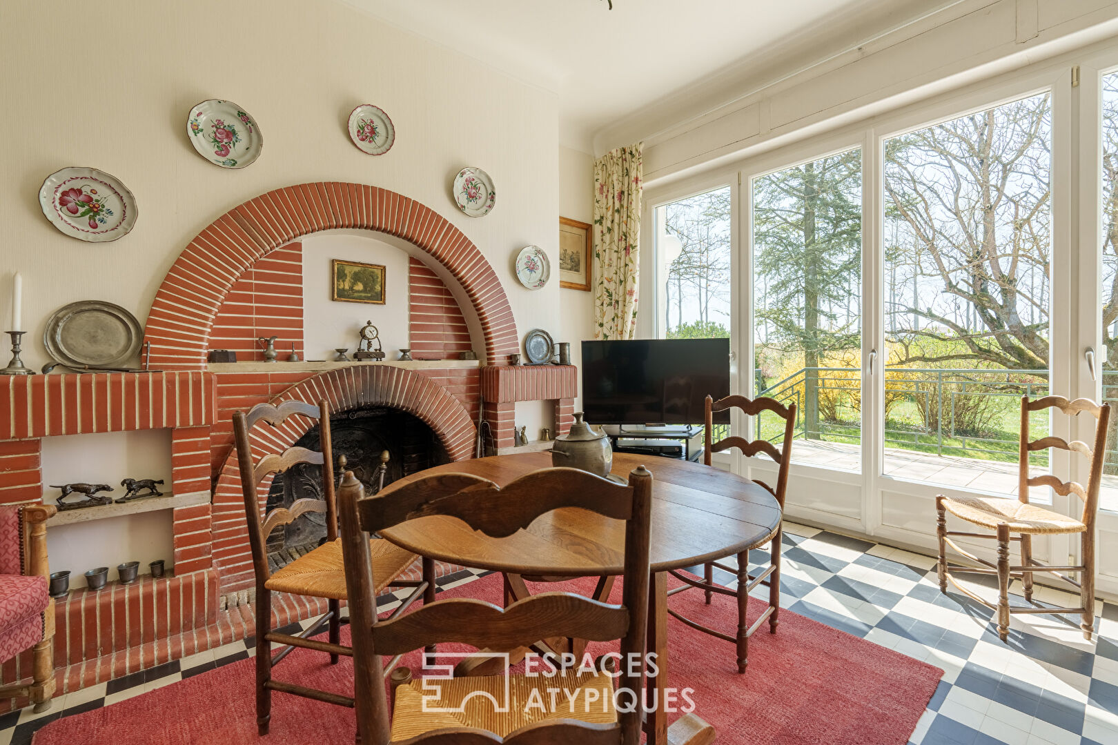 Maison d’architecte et son parc avec étang