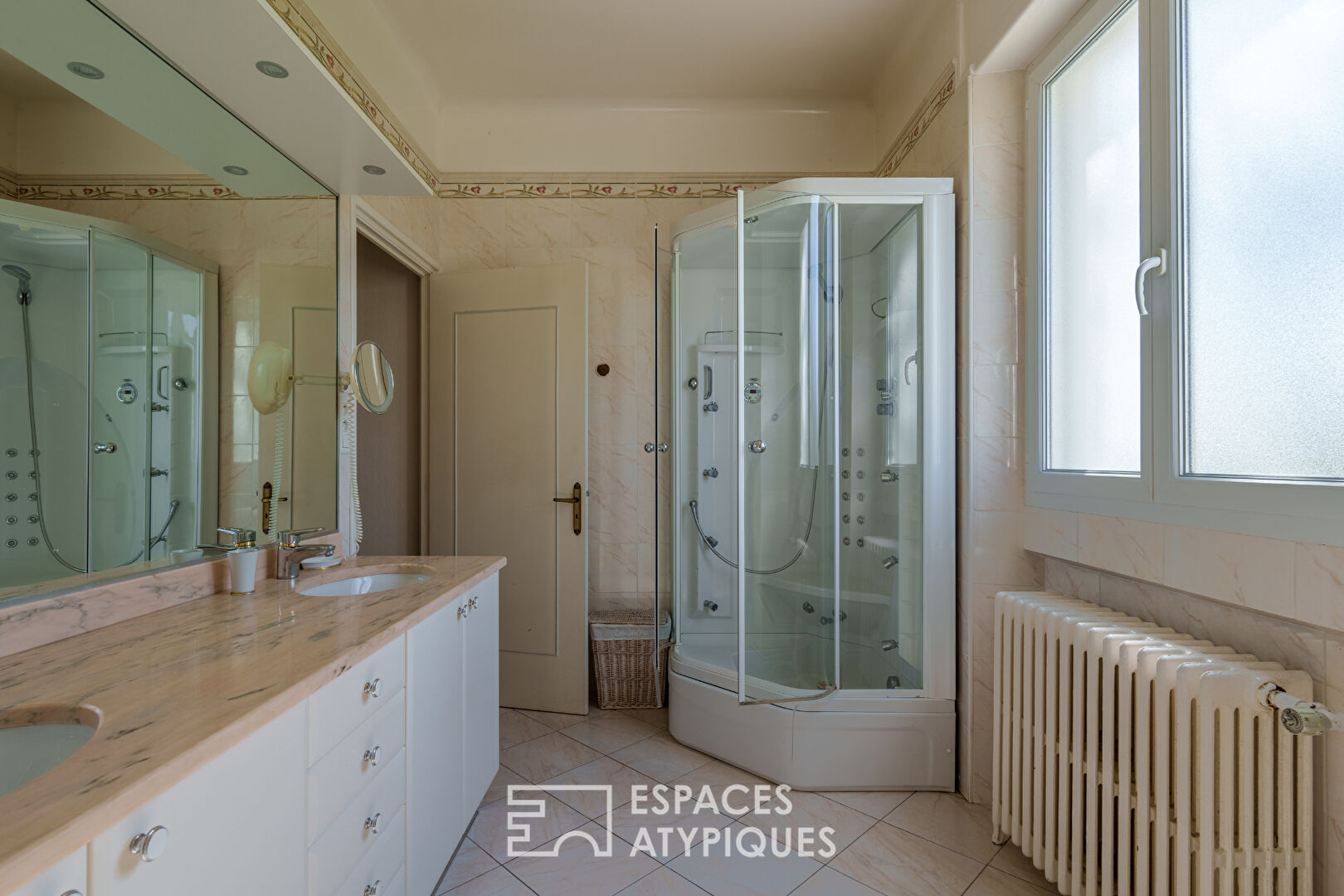 Maison d’architecte et son parc avec étang