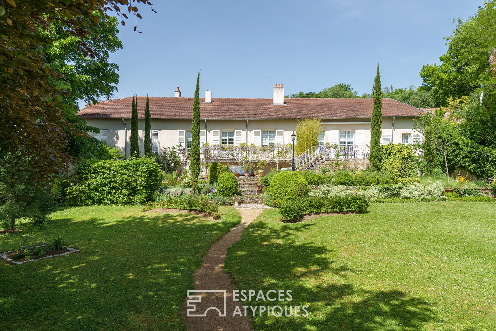 Authentique vigneronne et son jardin intimiste