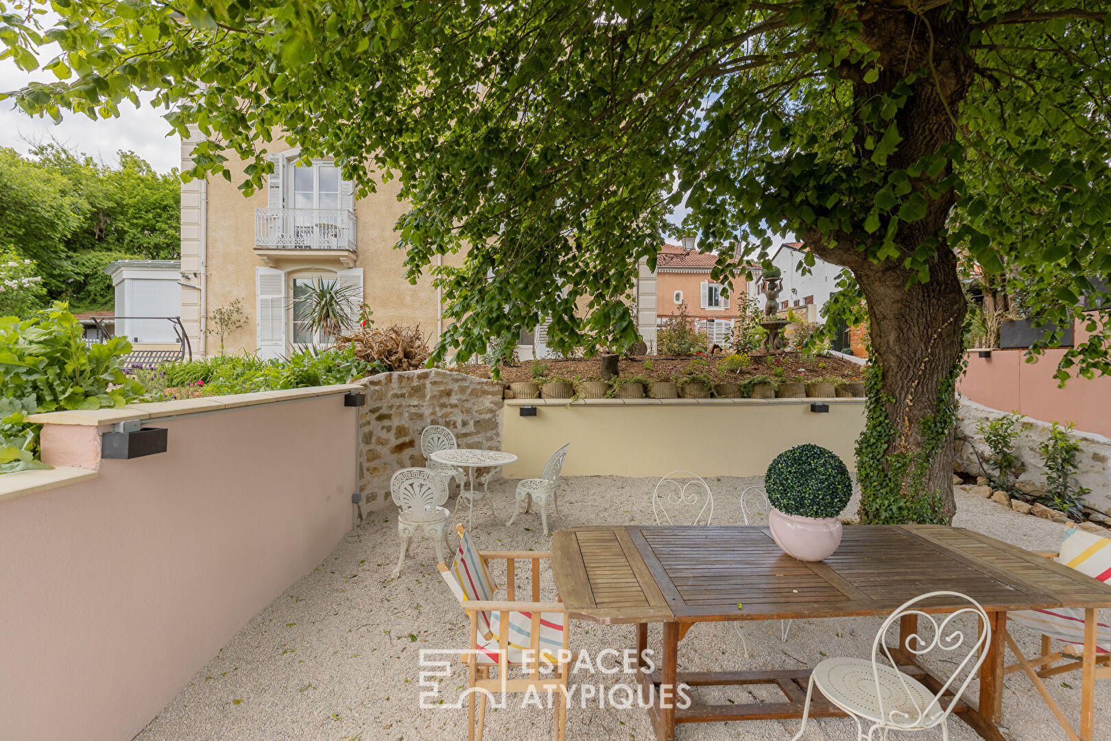Authentic manor house overlooking the Moselle river