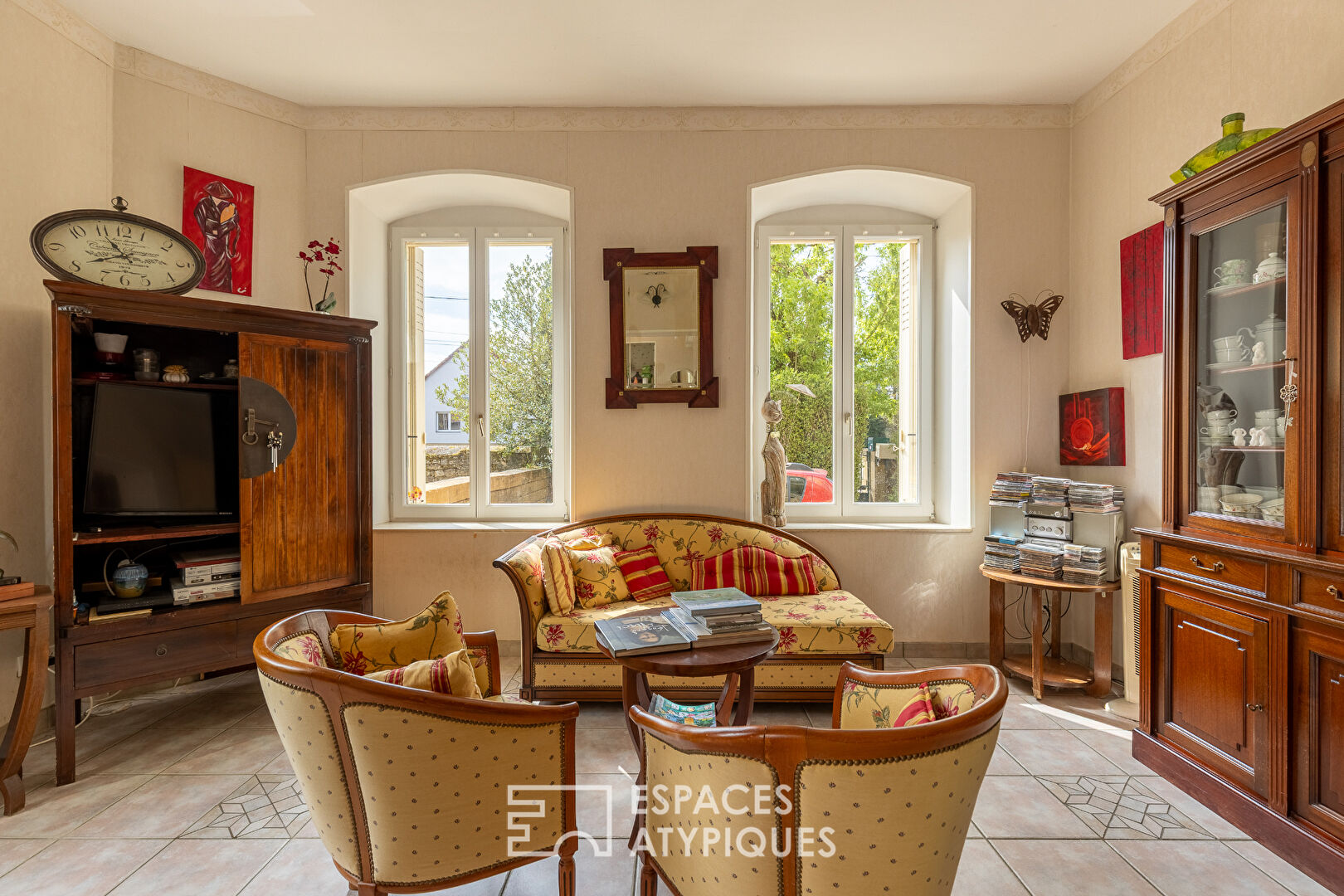 Maison de maître en pierre de taille avec dépendances et jardin clos