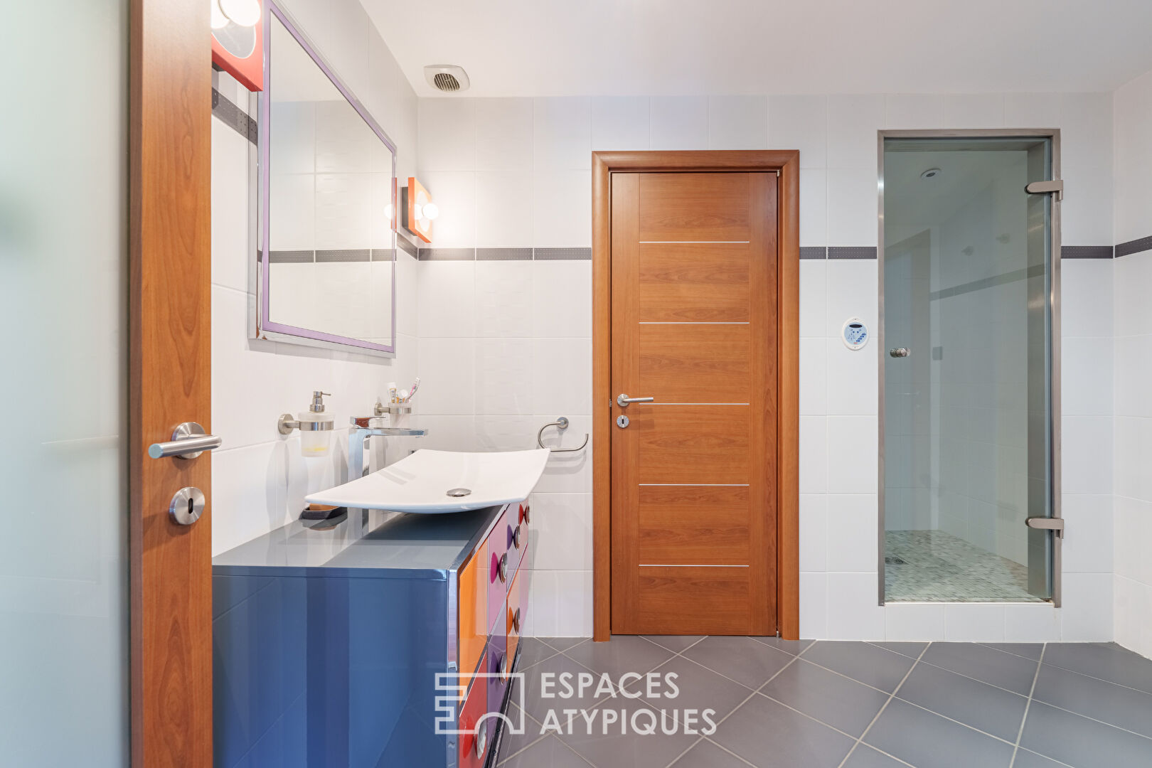 Maison d’architecte avec piscine et vue dégagée