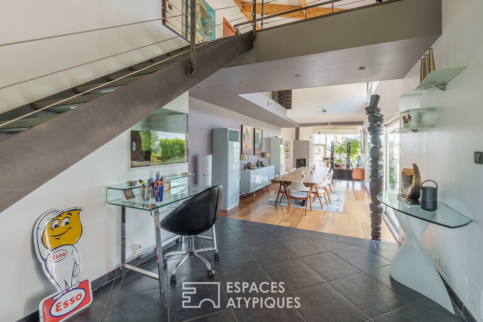 Maison d’architecte avec piscine et vue dégagée