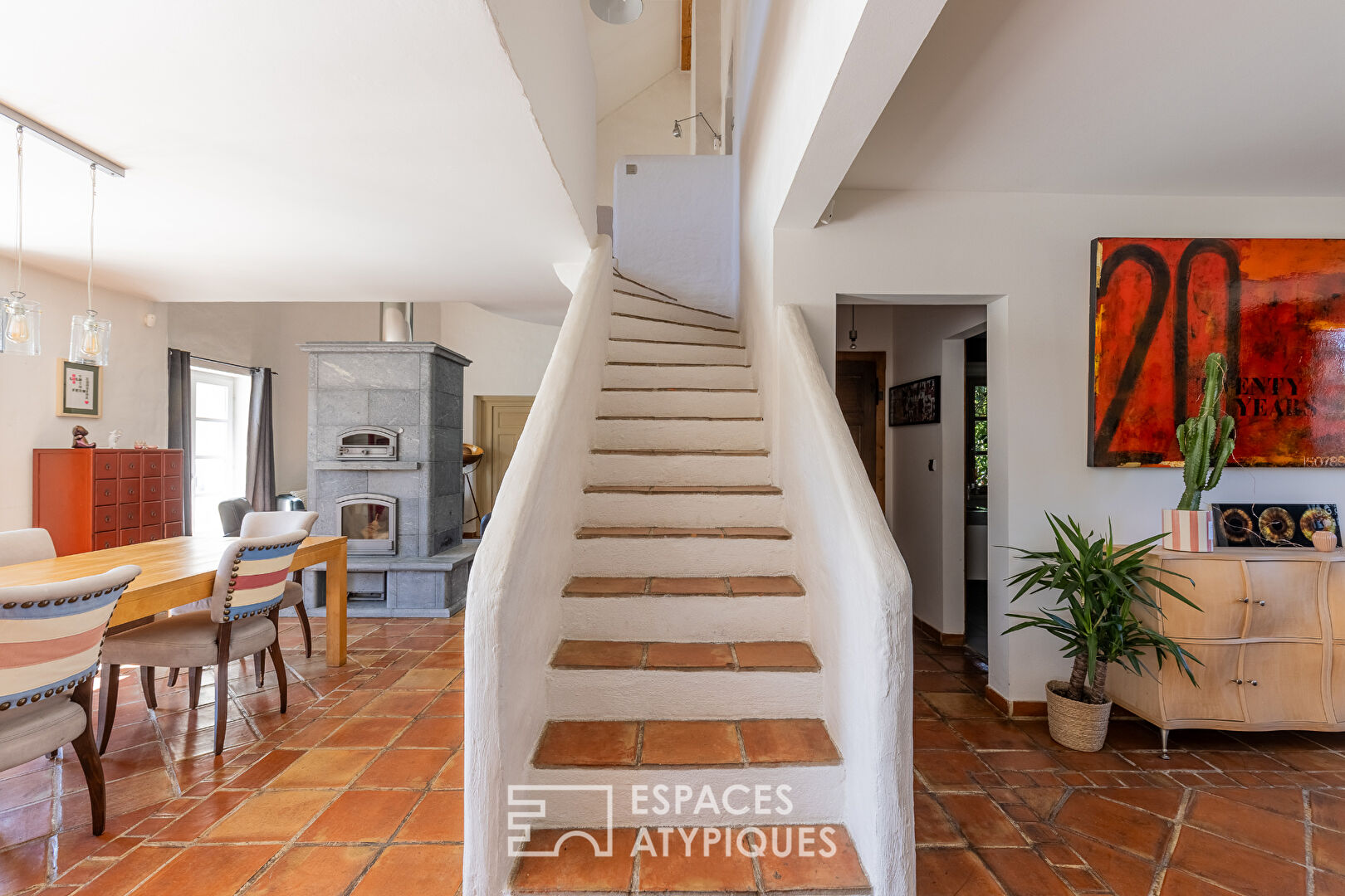 Villa d’architecte d’inspiration méditerranéenne et sa piscine