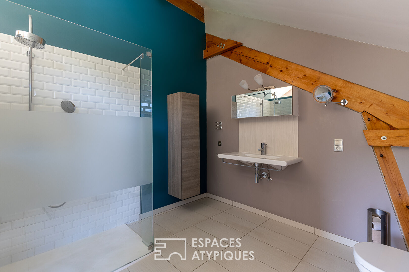 Villa d’architecte d’inspiration méditerranéenne et sa piscine